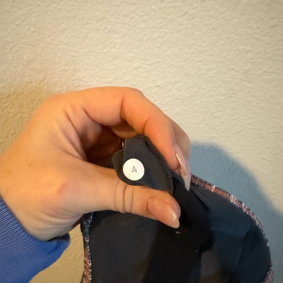 Lululemon Athletica Gray and White Stripped Fitted Tank Top Size 4 - Picture 11 of 11